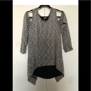 Lord & Taylor Pullover size Asymmetrical Hem🌹Slit